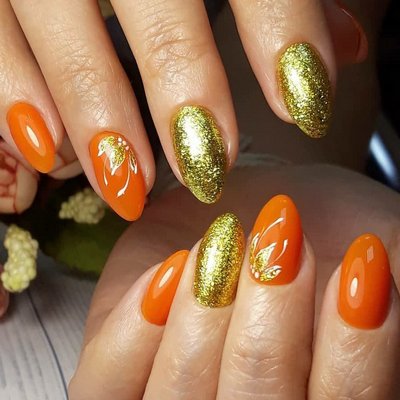 Красивый дизайн оранжевого маникюра, стильные и модные ногти