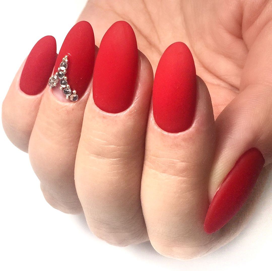 Матовый маникюр ногтей - красные матовые ногти 2020