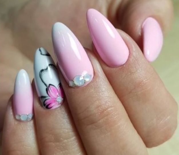 Модные тенденции розового маникюра ногтей, мода на розовый 2022