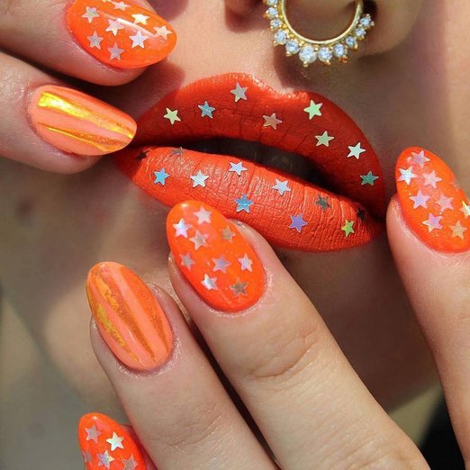 Красивые ногти в оранжевых тонах, модный маникюр с оранжевыми цветами, стильными оранжевыми оттенками 