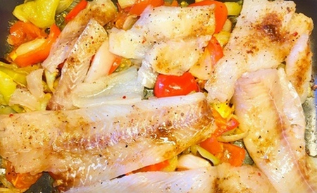Овощи в духовке - филе рыбы запеченное в рукаве с картошкой