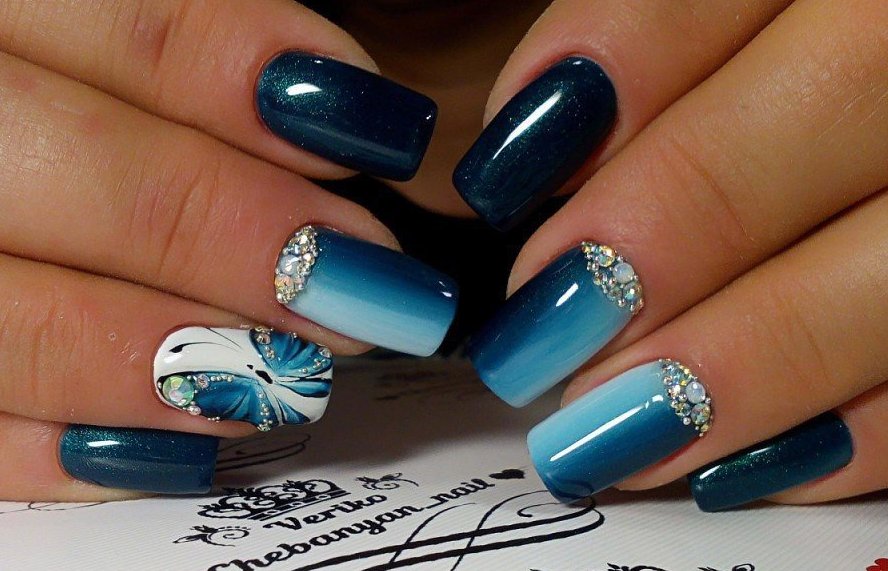 Синий маникюр, дизайн синих ногтей зима 
