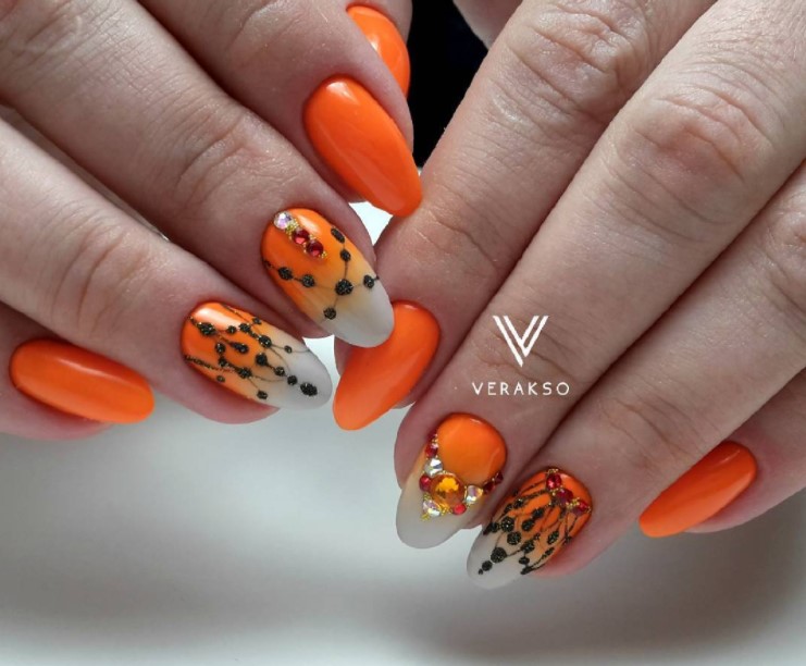Зимний оранжевый маникюр - оранжевые ногти зимы 2021