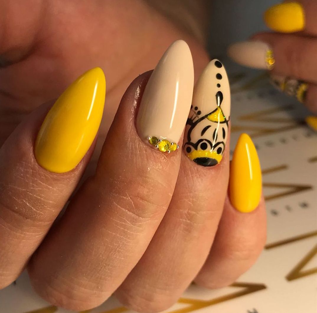 Дизайн желтого маникюра 2022 - желтые ногти в дизайне
