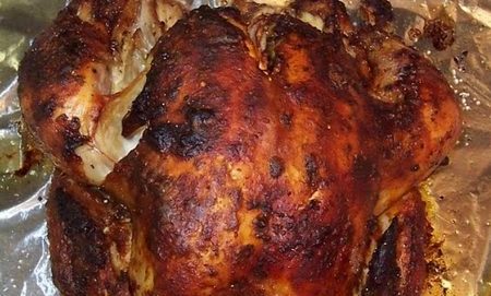 Курица в духовке - запеченная целиком в фольге, с мёдом и соусом