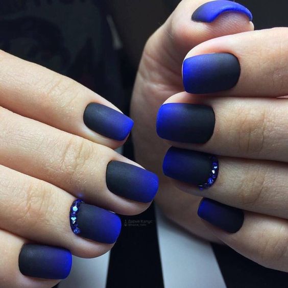 Матовый маникюр - матово-синий цвет матовых ногтей 2020