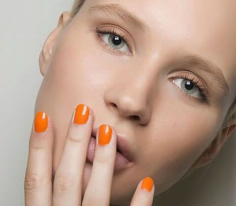 Модные оранжевые ногти, стильный дизайн оранжевого маникюра, красивые идеи 2021 года