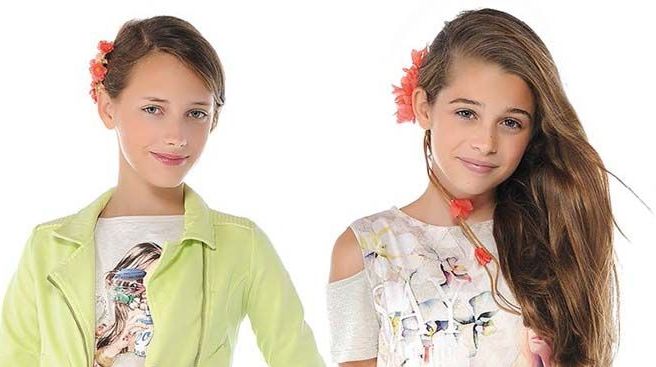 Модные прически девочкам 11 лет, с косой челкой 2023