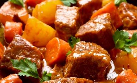 Овощи на сковороде - тушеное мясо свинины с картошкой по-аргентински