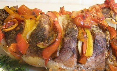 Овощи в духовке - мясо свинины с томатами, перцем и сыром