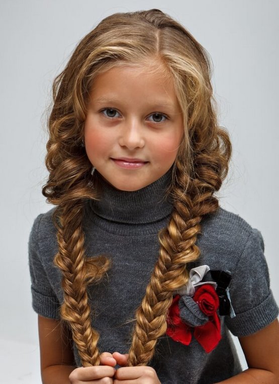 Прически девочкам 11 лет, длинные с косой 2025