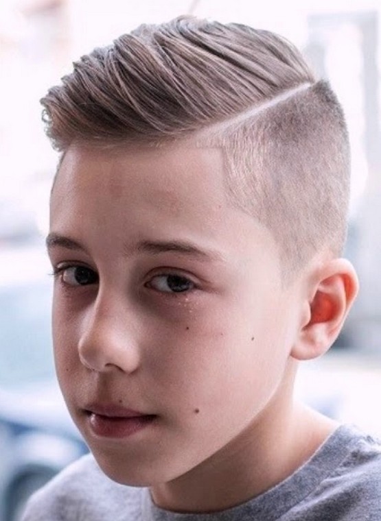 Стрижка мальчику 10 лет 2021, стильные прически волос, современные с челкой
