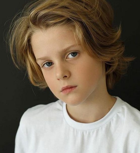 Стрижка мальчику 12 лет 2022, стильные прически волос, современные с челкой
