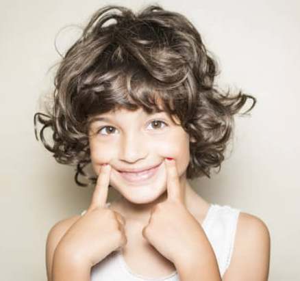 Стрижки девочкам 4 лет, кудрявые волосы 2025