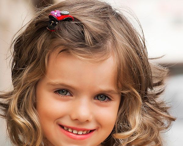 Стрижки девочкам 4 лет, средние волосы 2025